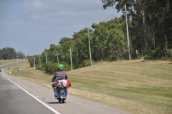 Com uma vespa e feliz