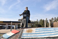 viagem motocicleta uruguai, monumento ao motociclista